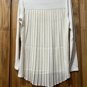 NWOT G by Giuliana Cream Long Sleeve Sweater with Pleated Hem